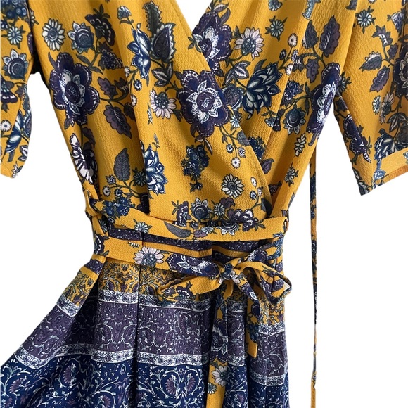 Francesca’s Floral Romper - Picture 6 of 6